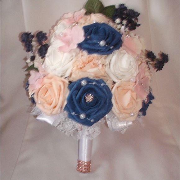 Bridal Bouquet and 3 bridesmaids bouquets - Picture 1 of 2